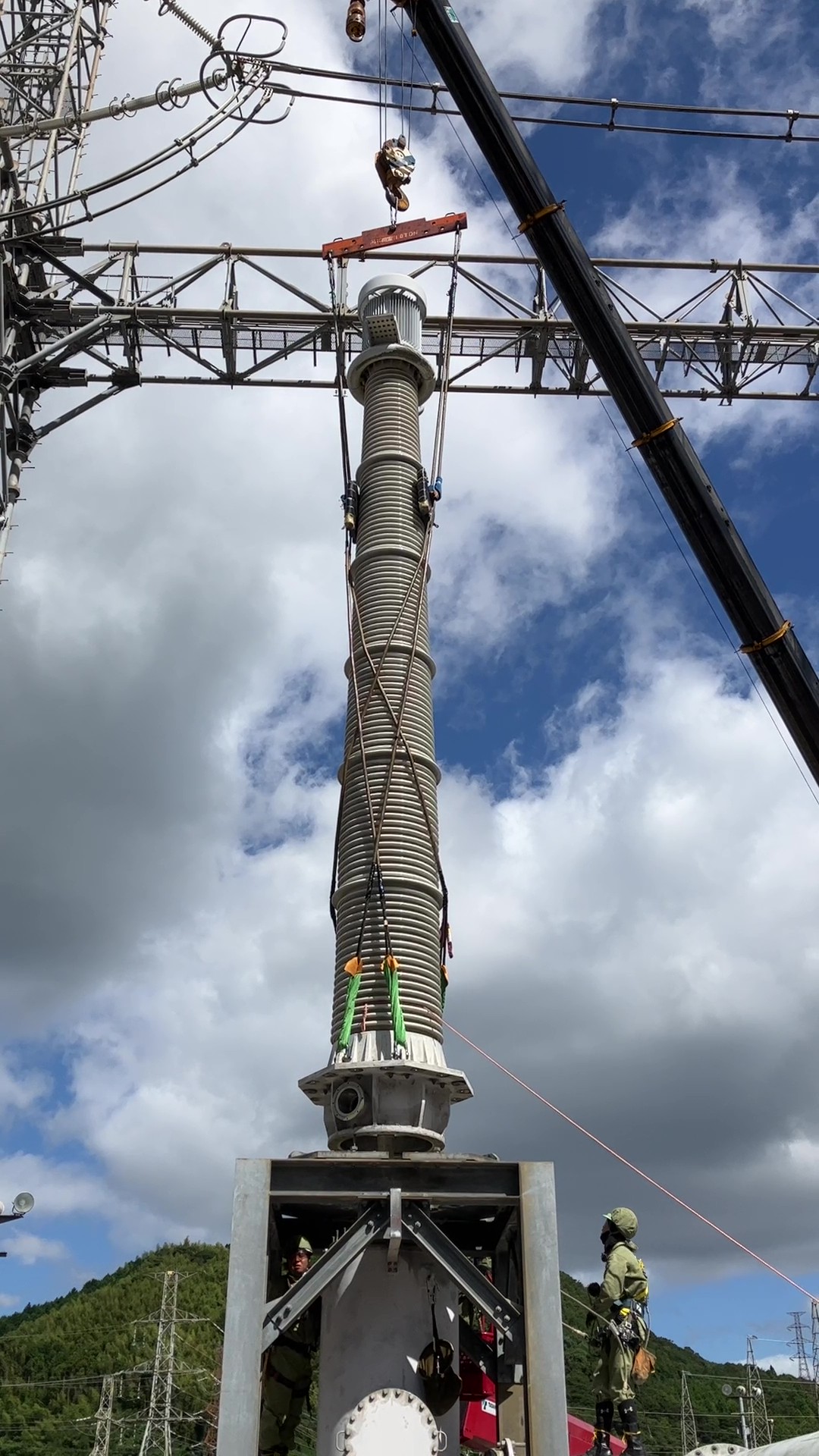 北九州変電所の500ｋVＧＩＳ（ガス絶縁開閉装置）更新工事のⅠ期工事を無事竣工しました。3