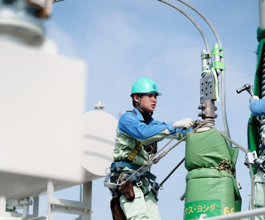 変電所での作業の写真